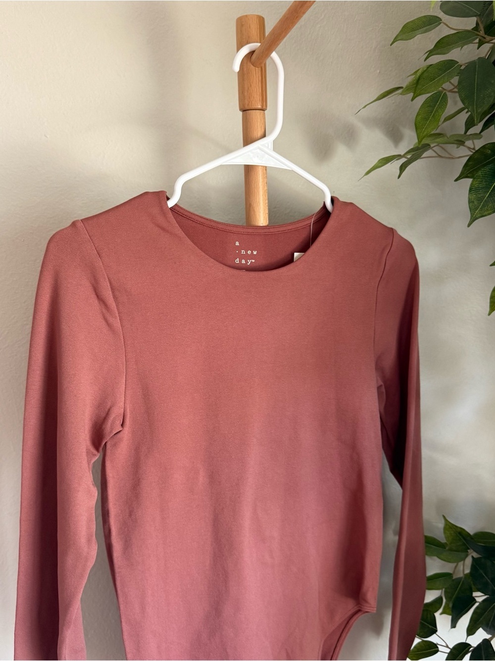 A New Day Brown Pink Long Sleeve Seamless Bodysuit Size Medium NWT - Picture 4 of 6